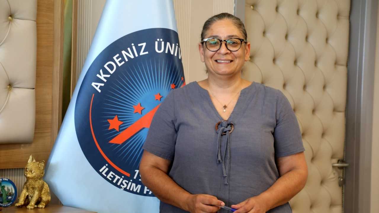 Antalya’dan Akademik Uyarı Fenomenleri Arkadaş Gibi Görmek, Cüzdanı Boşaltıyor 3