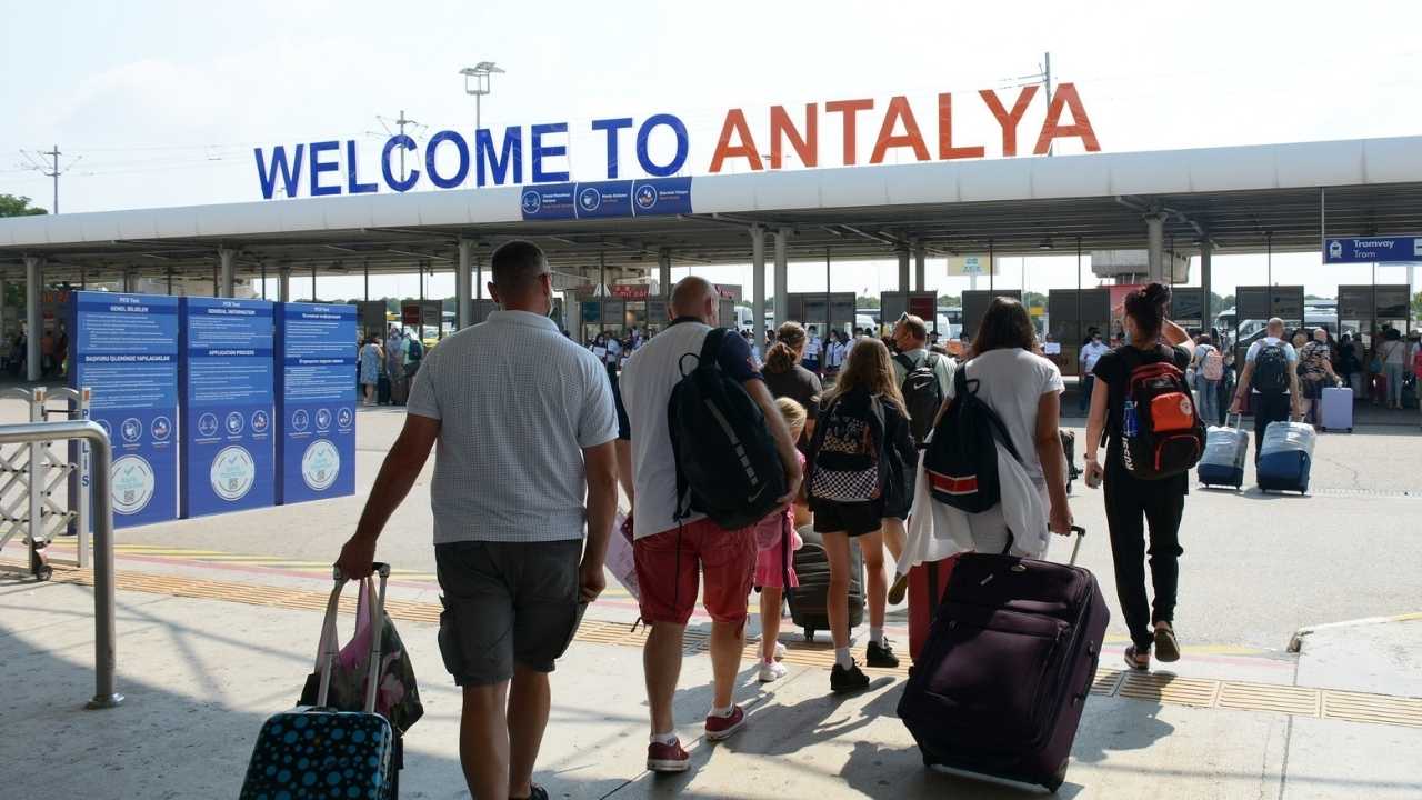 Bölgesel Krizler Antalya’nın Yüksek Turizm Hedefini Baltaladı 4