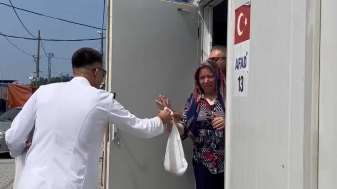 Depremzede Genç Mezuniyetini Hataylılara Adadı 2