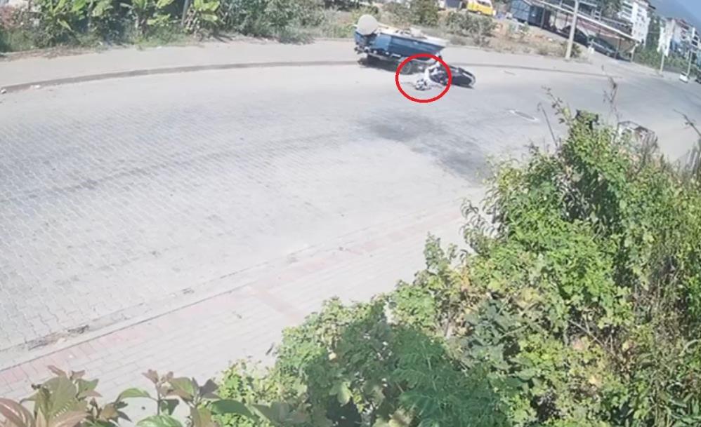 Gazipaşa'da Ehliyetsiz Motosiklet Sürücüsü Öl*mden Döndü! 