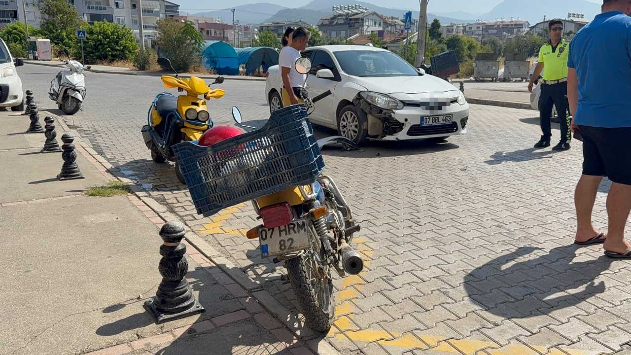 Gazipaşa’da Trafik Kazası Motosiklet Sürücüsü Yola Savruldu