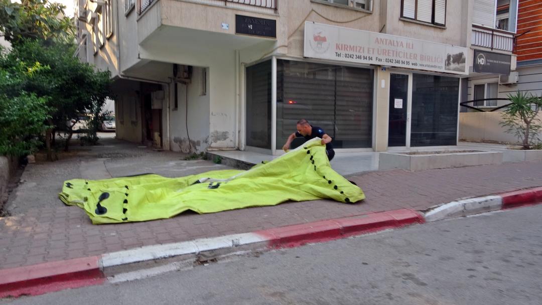 Antalya’da Çatıda Köşe Köşe Gezdi Ekipleri Bezdirdi 2