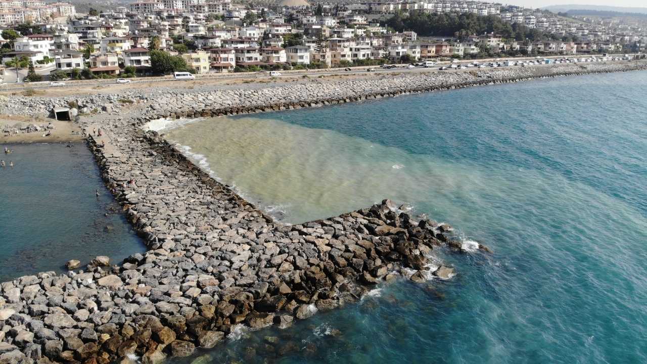 Hatay Arsuz Sahilinde Deniz Renk Değiştirdi3