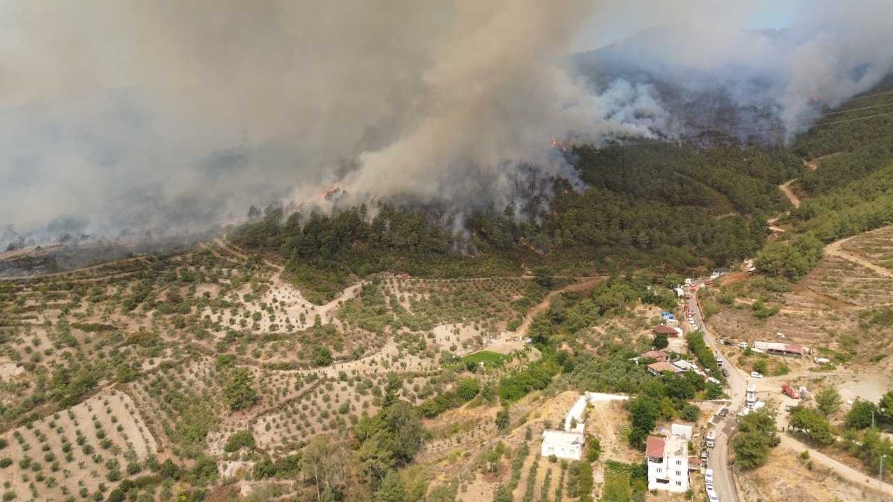 Hatay’da 25 Saattir Süren Yangın Havadan Görüntülendi 3