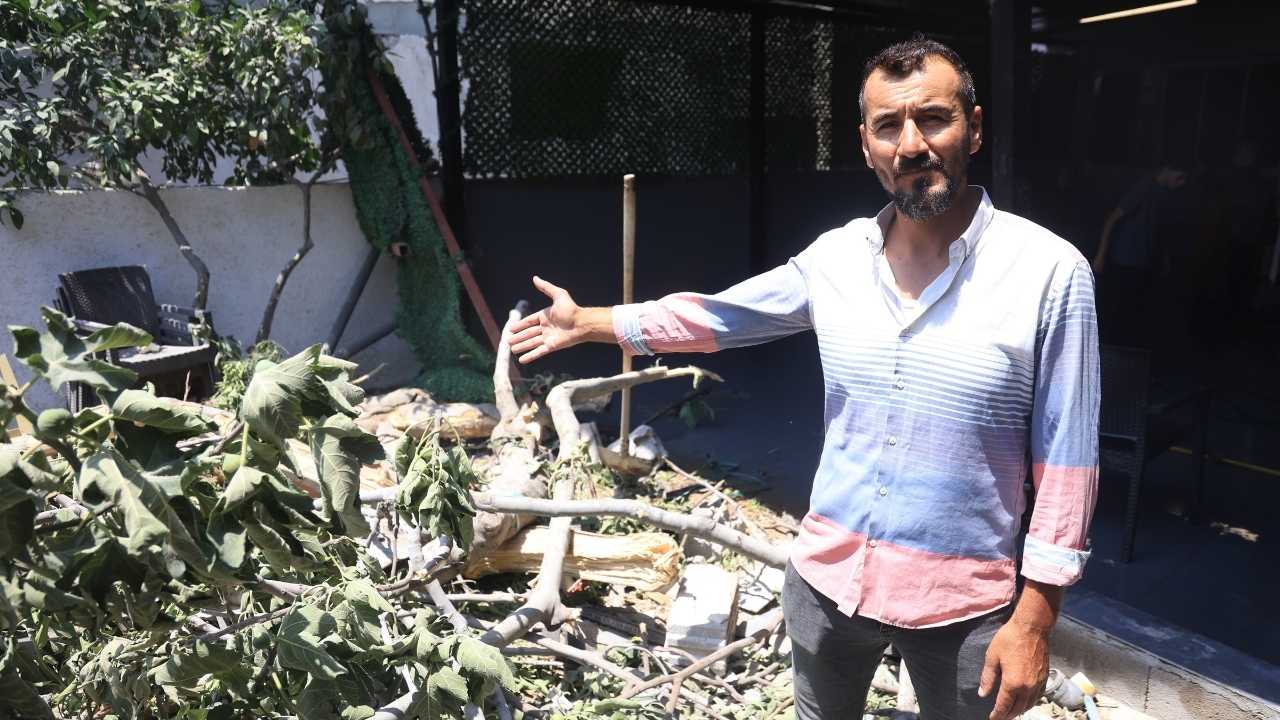 Hatay’da Demir Yüklü Kamyon Restoranın Üzerine Uçtu 2