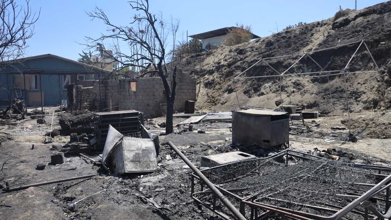 Hatay’da Depremzedenin Yeni Ev Umudu Yangında Kül Oldu 3