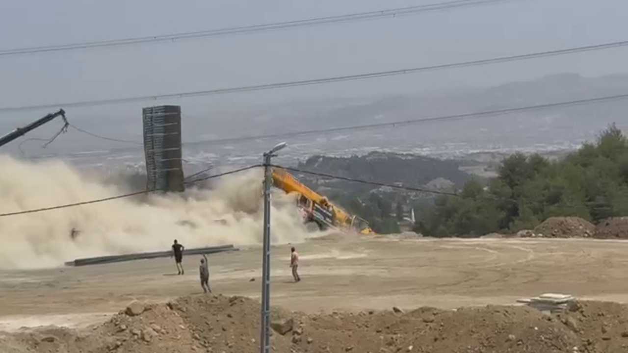 Hatay’da Freni Boşalan Vinç Araçları Biçip Uçuruma Düştü2