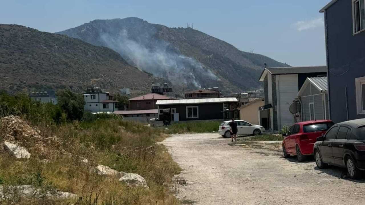 Hatay’da Habibi Neccar Dağı’nda Orman Yangını Paniği 3