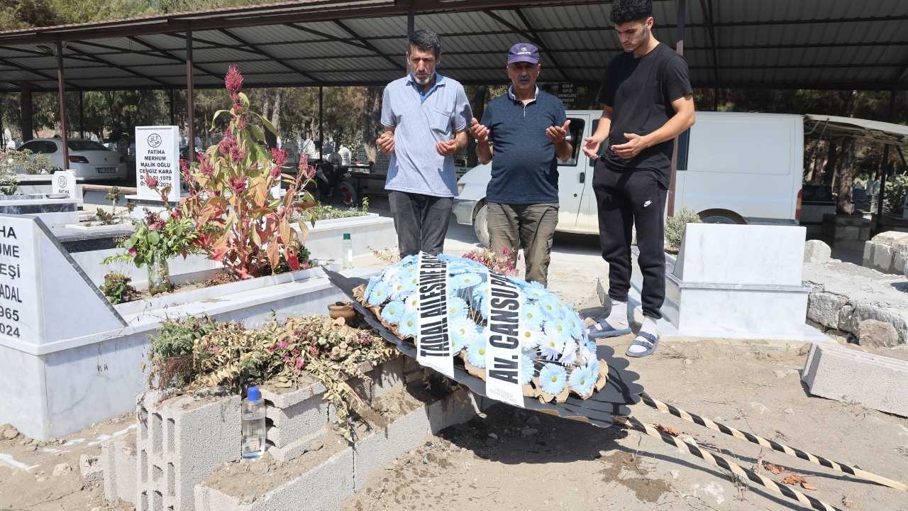 Hatay’da Kalbine Yenilen Doktor Annesinin Yanına Defnedildi 2