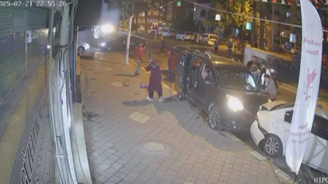 Hatay'da Kontrolden Çıkan Otomobil 3 Araca Çarptı (2)