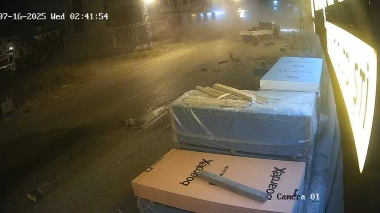 Hatay’da Otomobil Kamyonetle Kafa Kafaya Çarpıştı3