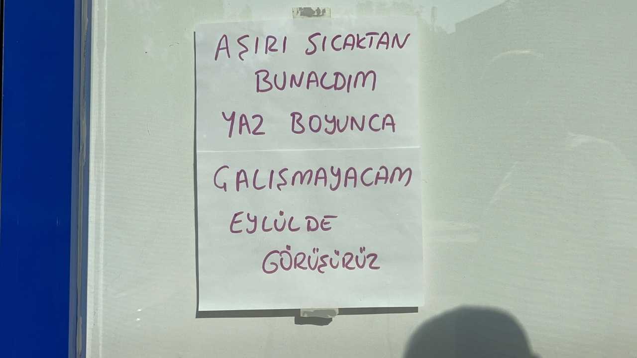 Hatay’da Sıcağa Yenilen Esnaf Kepenk Kapatıp Not Bıraktı 2