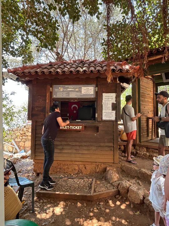 Kaş Simena Antik Kenti'nde Tepki Çeken Uygulama Güvenlik Görevlisi Bilet De Kesti 3