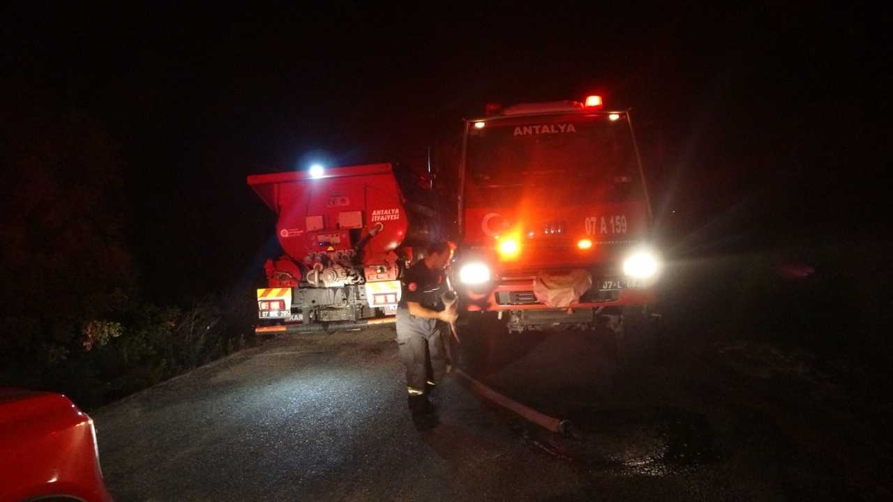 Manavgat’ta 8 Dönüm Alanın Kül Olduğu Yangın Söndürüldü 2