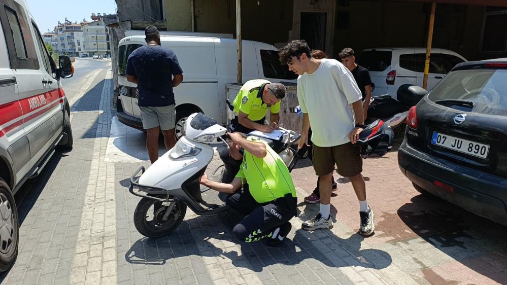 Manavgat'ta Annesinin Elini Bırakan Çocuğa Motosiklet Çarptı