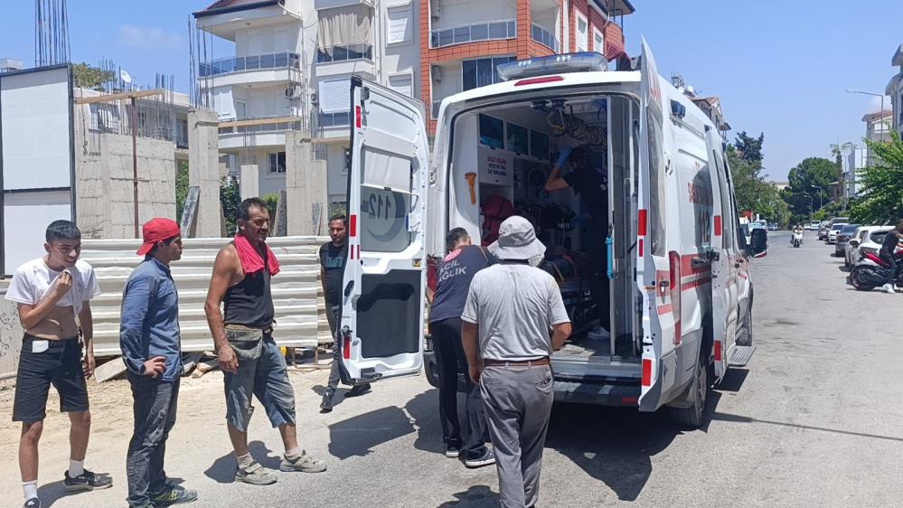Manavgat'ta İnşaatta Korkutan Kaza! Düşen İşçi Yaralandı