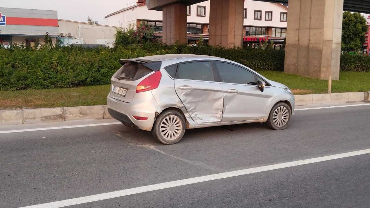 Manavgat’ta Işıkların Yanmadığı Kavşakta Kaza