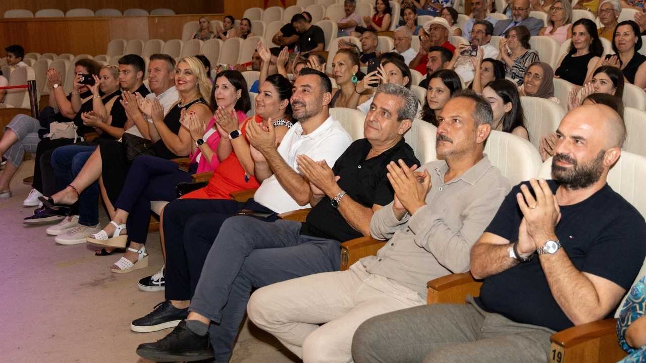 Manavgat’ta Kent Tiyatrosu İlk Oyununu Sahneledi 2