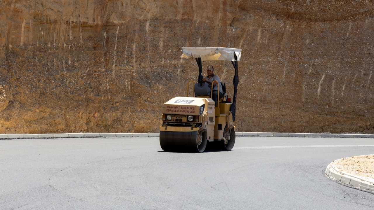 Manavgat’ta Kırsaldan Merkeze Asfalt Mesaisi 3