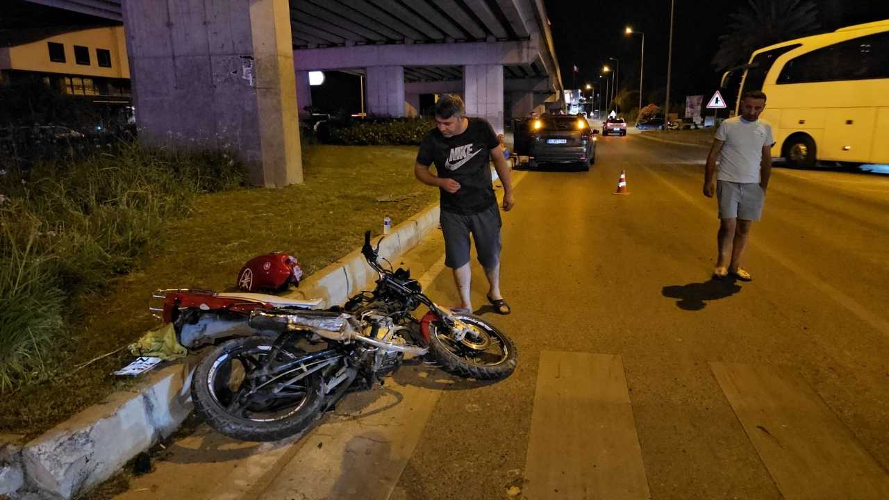 Manavgat’ta Otomobille Motosiklet Birbirine Girdi2