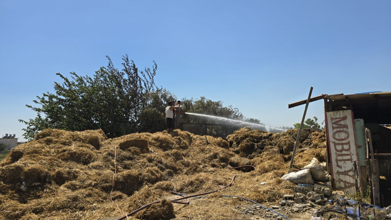 Manavgat’ta Samanlık Alev Alev Yandı (1)