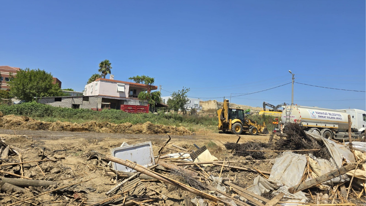 Manavgat’ta Samanlık Alev Alev Yandı