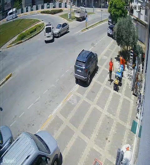 Manavgat’ta Taklalar Atan Araç Kamerada!12