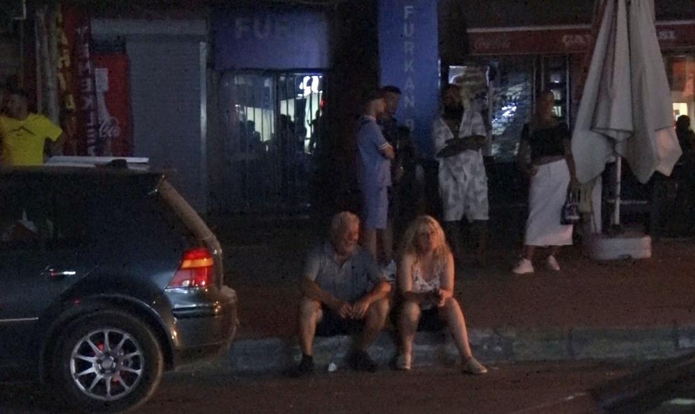 Muratpaşa’da Gelinlik Mağazasını Savaş Alanına Çevirdi