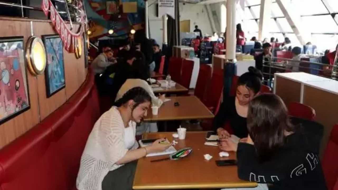 Rauf Bey Yaşam Gemisi Hatay'dan Gözyaşlarıyla Uğurlandı 4