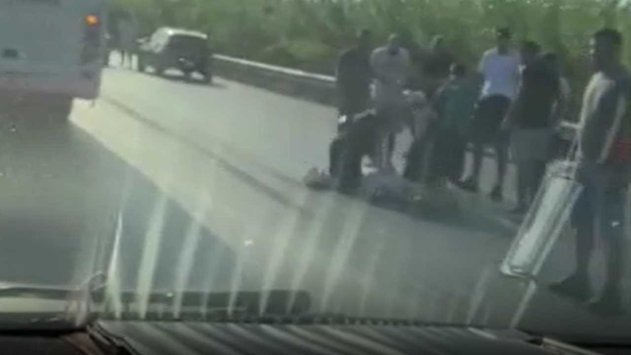 Serik’te Kahreden Kaza Çekici Sürücüsüne Minibüs Çarptı (1)