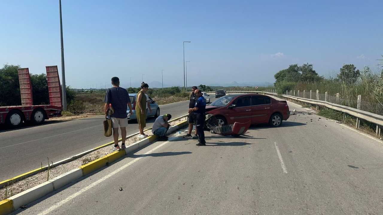 Serik’te Otomobilin Refüje Çıktığı Kazada 1 Yaralı3