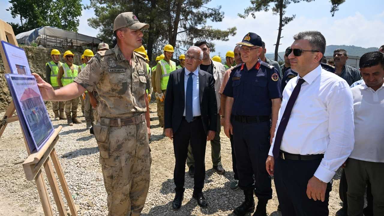 Vali Hulusi Şahin’den Kumluca’ya Ziyaret Yatırımları Denetledi, Aşure Dağıttı 4