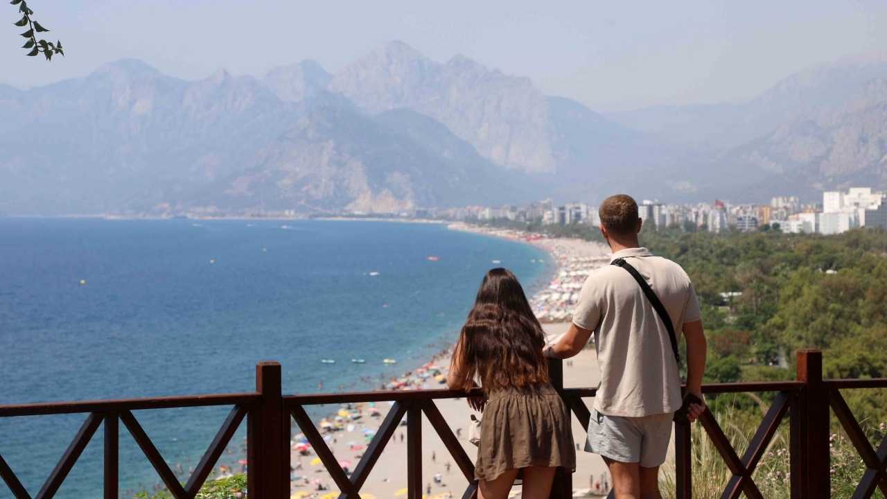 Yüzde 80 Nem Antalya’yı Fırına Çevirdi! Sahillere Akın Var 2