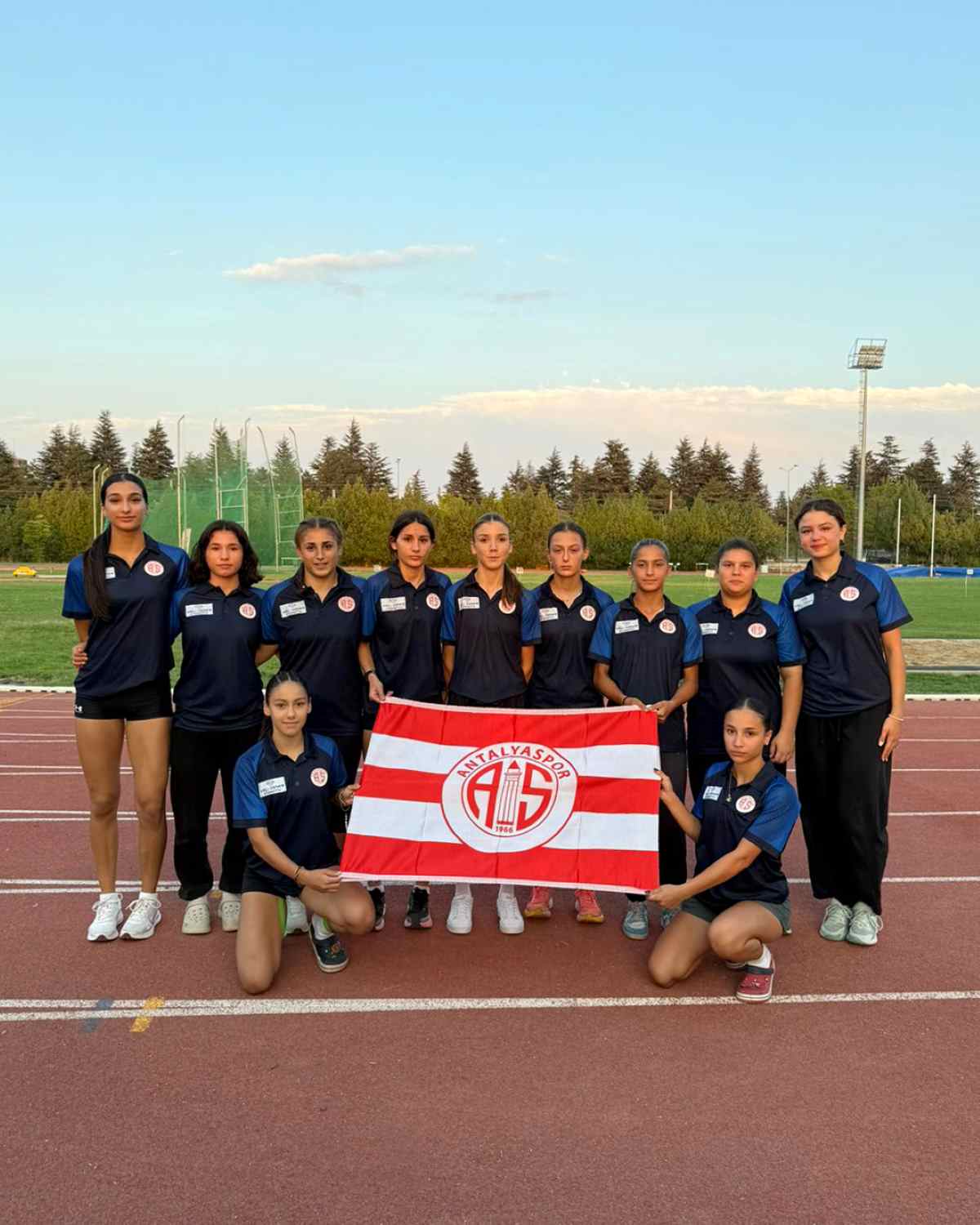 antalyali-gencler-eskisehirde-basariya-doydu-1.jpg