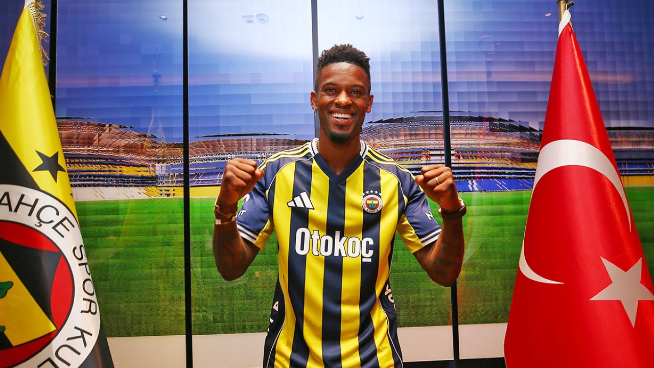 Fenerbahçe İki Yeni Transferin Lisanslarını Çıkardı