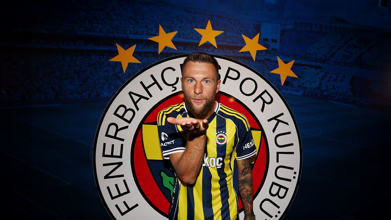 Fenerbahçe İki Yeni Transferin Lisanslarını Çıkardı