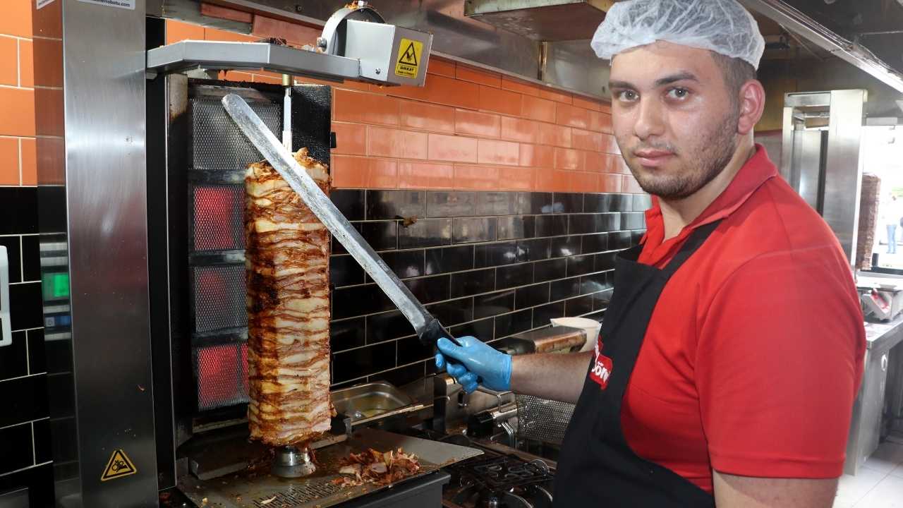 Fırına Dönen Antalya'da Döner Ustalarının İşi Daha Da Zor! 2