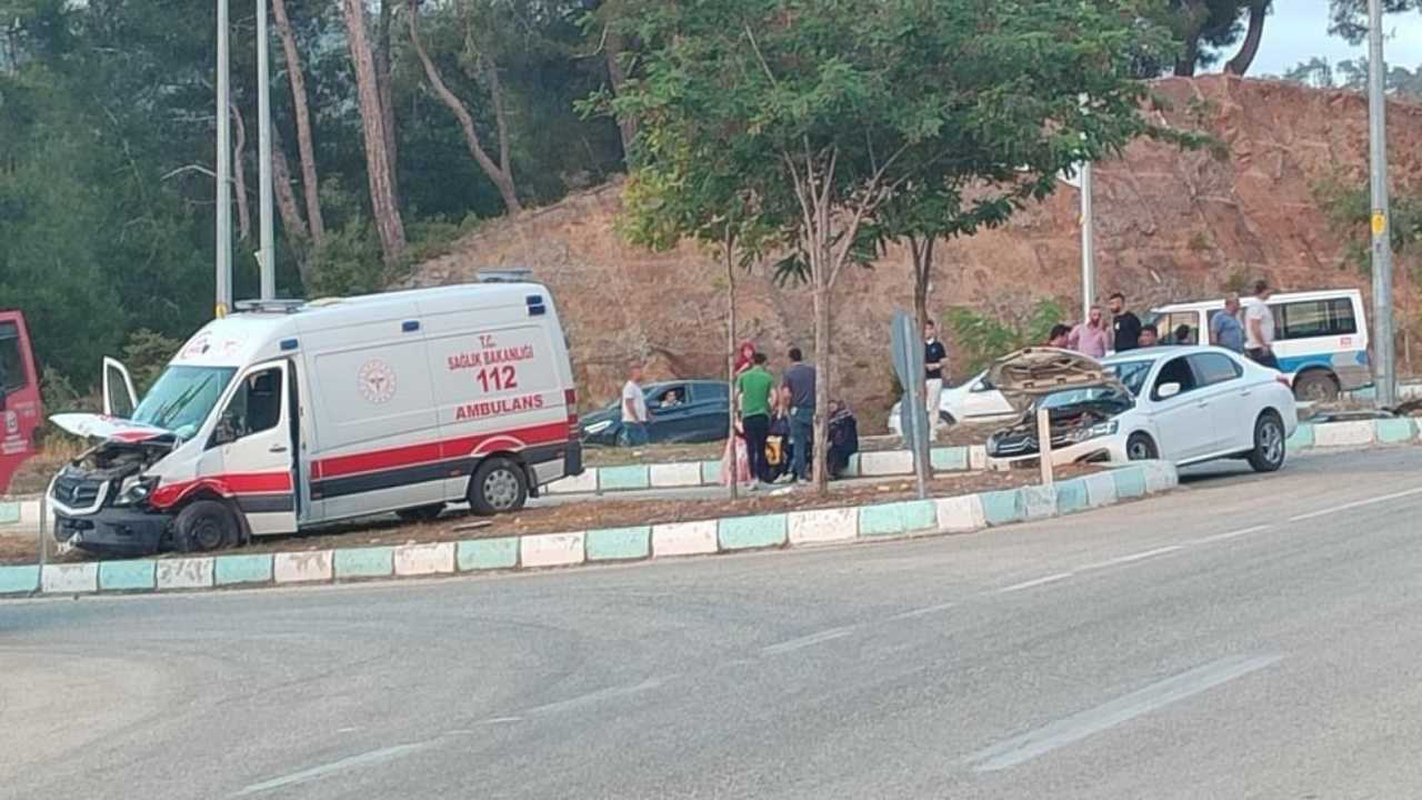 Hatay Yayladağı’nda Ambulans Kaza Yaptı3