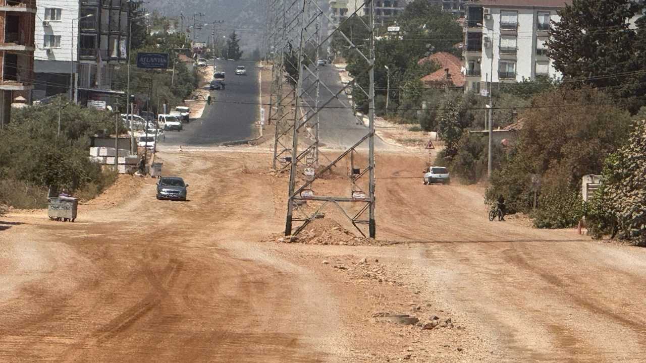 Kepez Göçerler’de Yarım Kalan Yol İçin Tarih Verildi 222