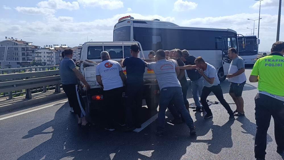 Manavgat'ta Zincirleme Kazada Yol Uzun Süre Trafiğe Kapandı
