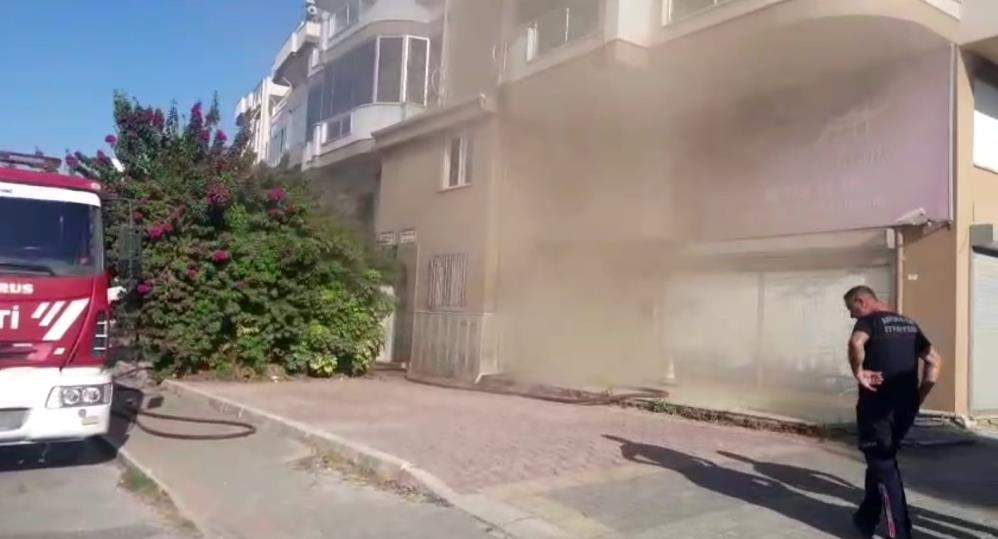 Manavgat'ta Zemin Katında Çıkan Yangın Paniğe Neden Oldu!
