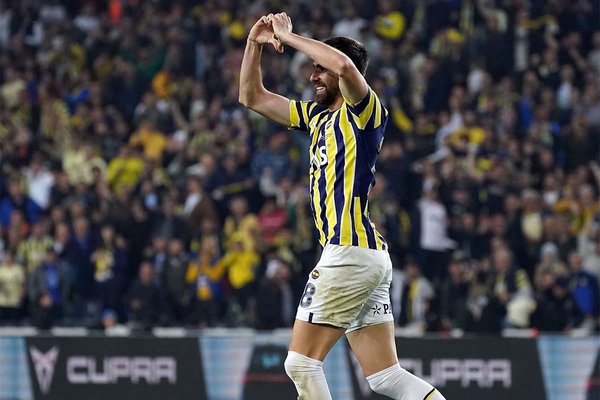 Fenerbahçe Savunma Oyuncusu Luan Peres'in Sözleşmesini Feshetti