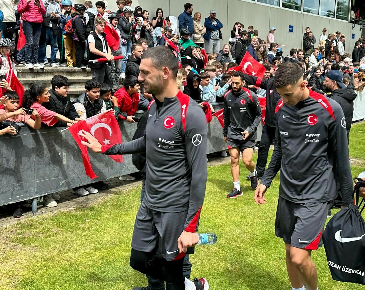 A Milli Takım Almanya'da Taraftara Açık Antrenman Yaptı 6