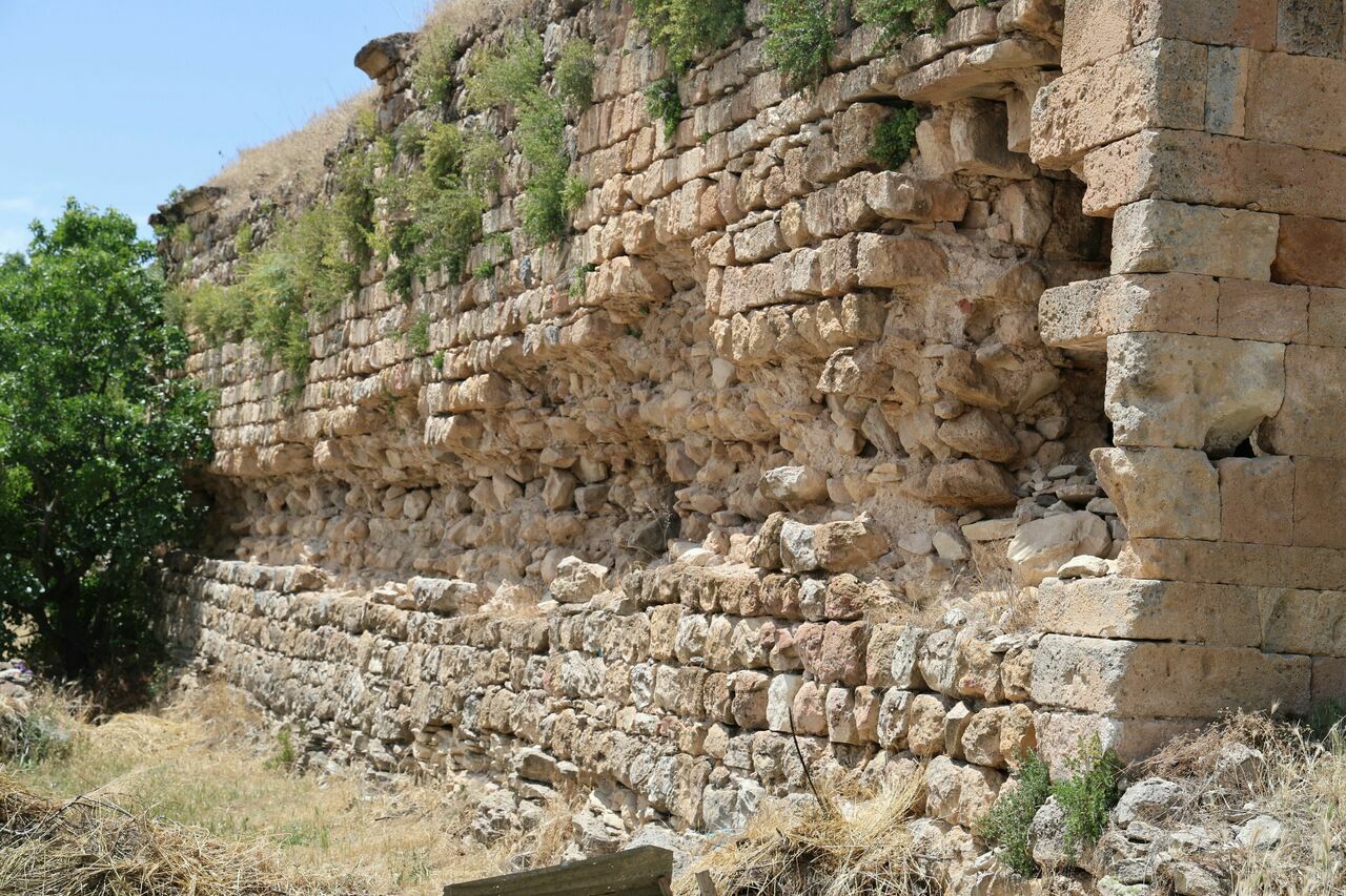Elazığ'daki 750 Yıllık Kervansaray Zamanın Yıpratmasına Rağmen Ayakta Kalıyor 17
