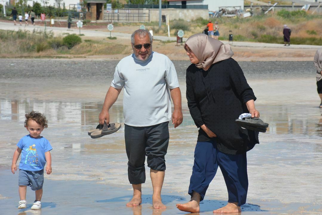 Tuz Gölü'nün sıradışı güzelliği: Pembeye büründü 10