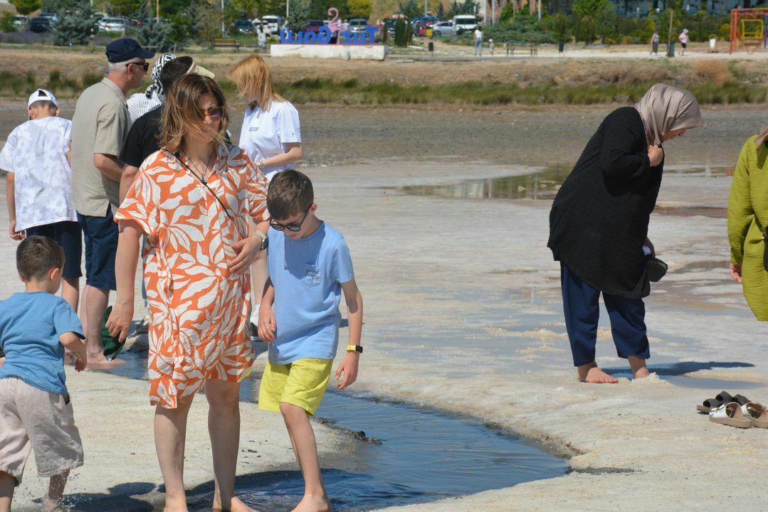Tuz Gölü'nün sıradışı güzelliği: Pembeye büründü 11