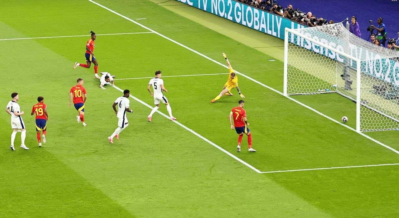 İspanya İngiltere'yi 2-1 mağlup ederek 4'üncü kez Avrupa Şampiyonu oldu 5