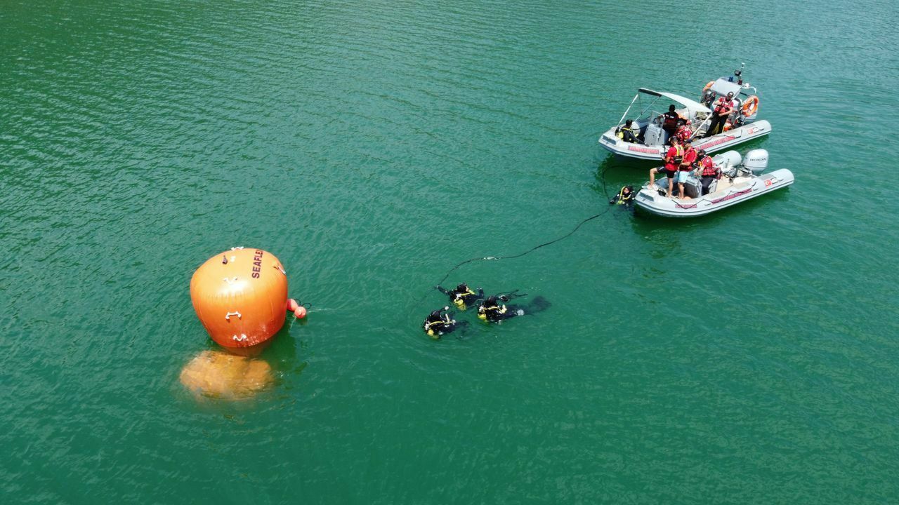 Adana'da baraja düşen helikopter enkazı yerli teknoloji ile çıkarıldı 18
