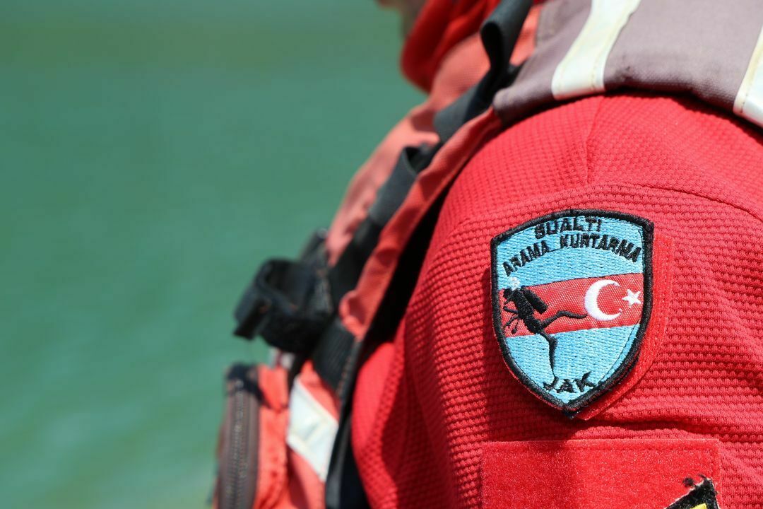 Adana'da baraja düşen helikopter enkazı yerli teknoloji ile çıkarıldı 9