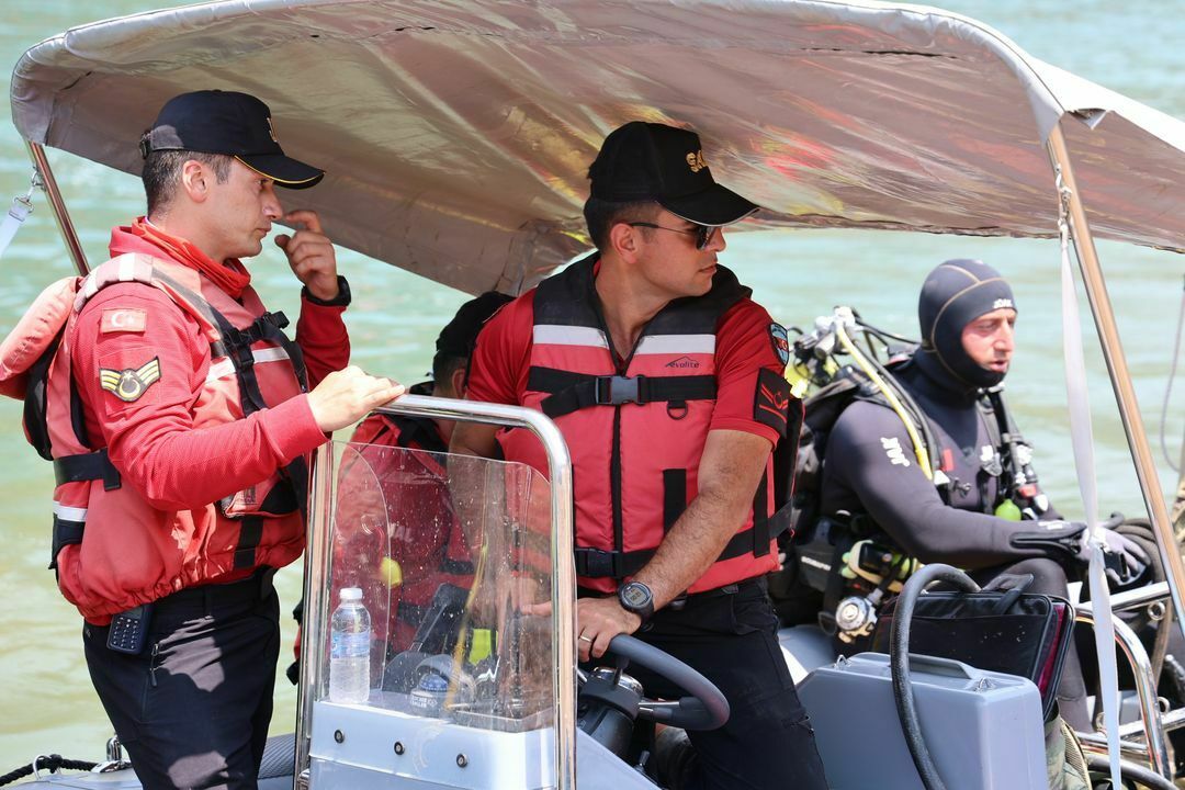 Adana'da baraja düşen helikopter enkazı yerli teknoloji ile çıkarıldı 6